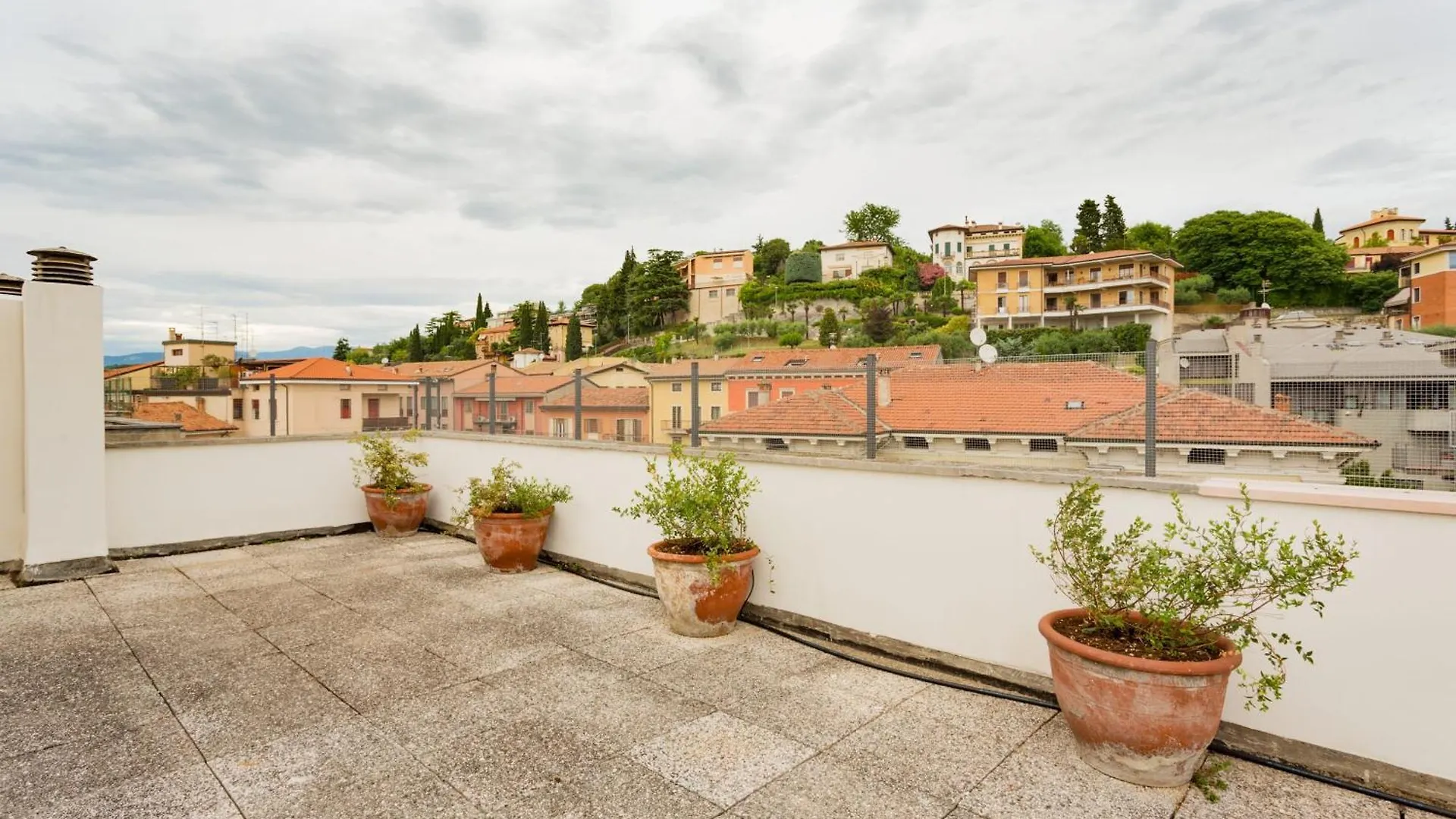 Amazing Flat With Big Terrace And Private Car Park Apartment Verona 0*,